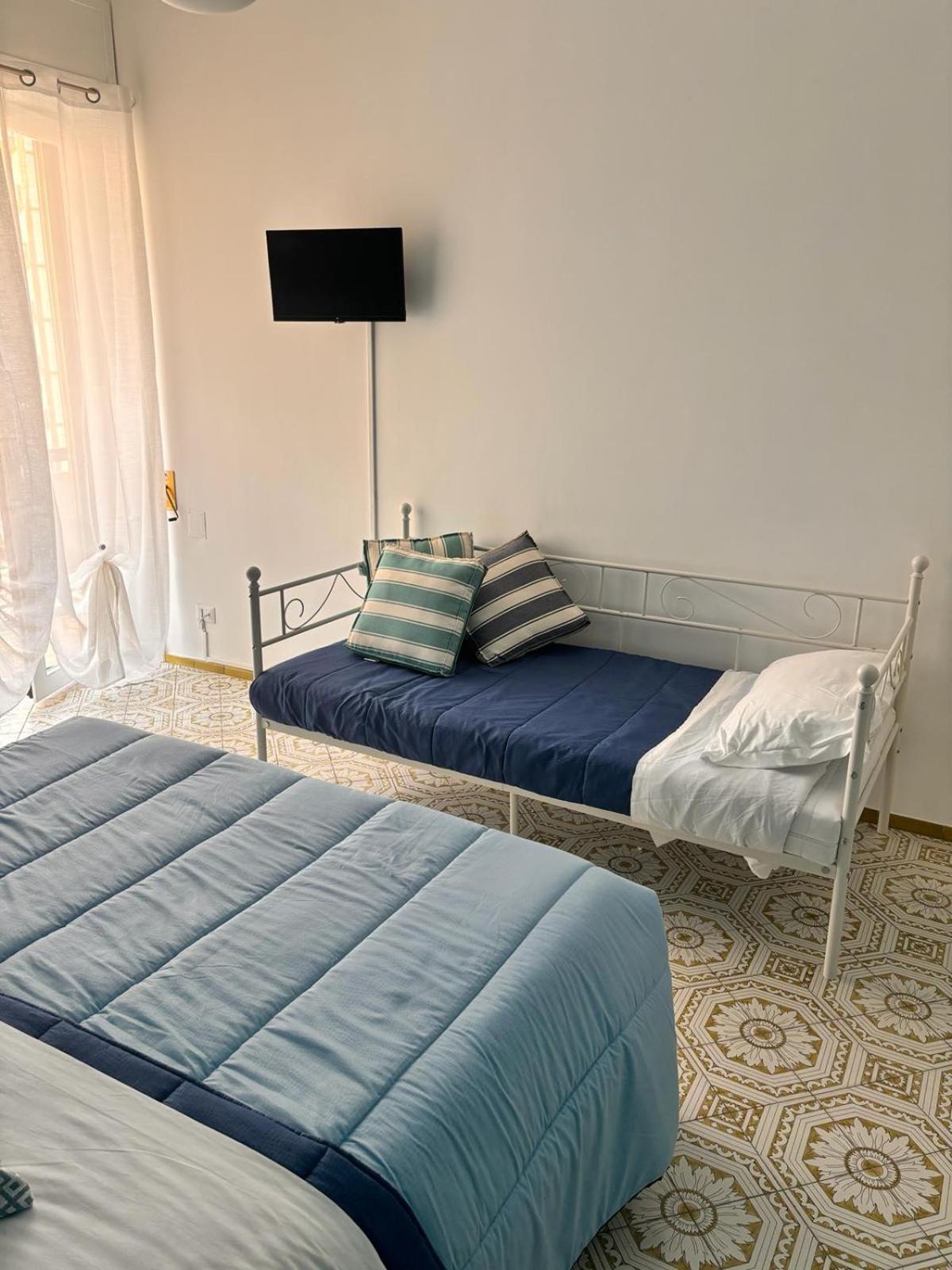 Reginella Guest House Salernes Extérieur photo