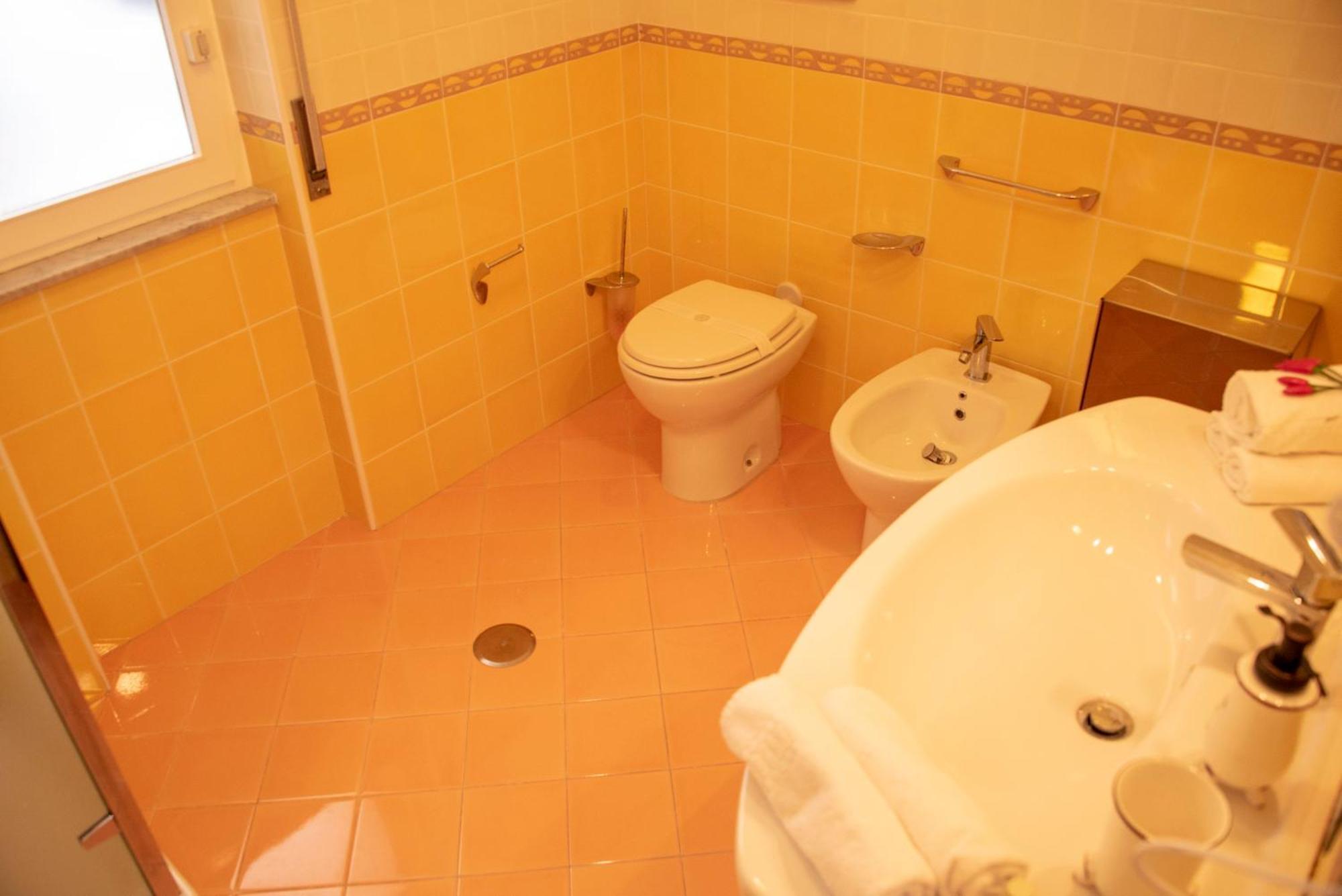 Reginella Guest House Salernes Extérieur photo