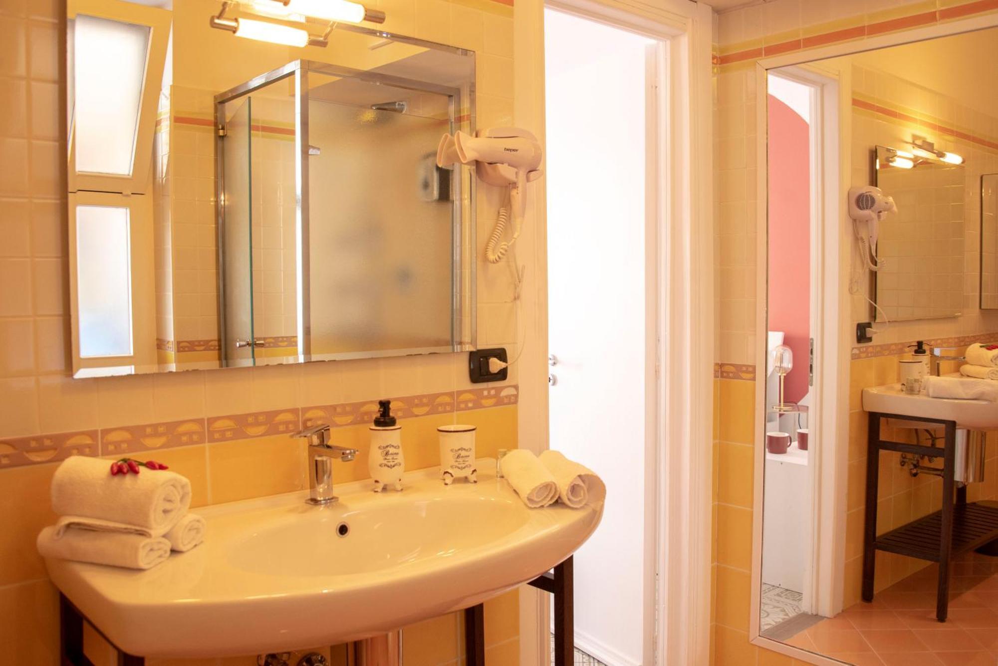 Reginella Guest House Salernes Extérieur photo